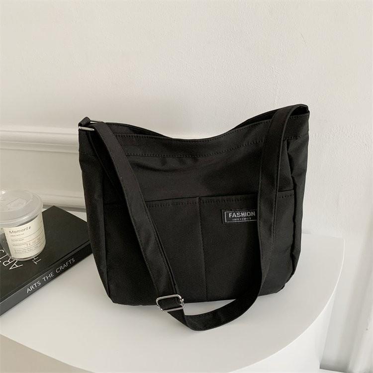 Versatile Soft Fabric Shoulder Bag For Women In Fashionable Colors And Chic Style