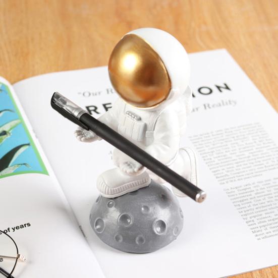 Eyeglass Display Fashionable Hands Holding Design Multi-purpose Resin Astronaut Glasses Holder Stand for Bedside
