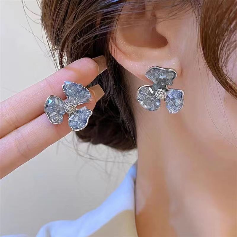 New Trendy Light Luxury Green Crystal Flower Earrings Women's Fresh Temperament Niche Design High-end Stud Earrings
