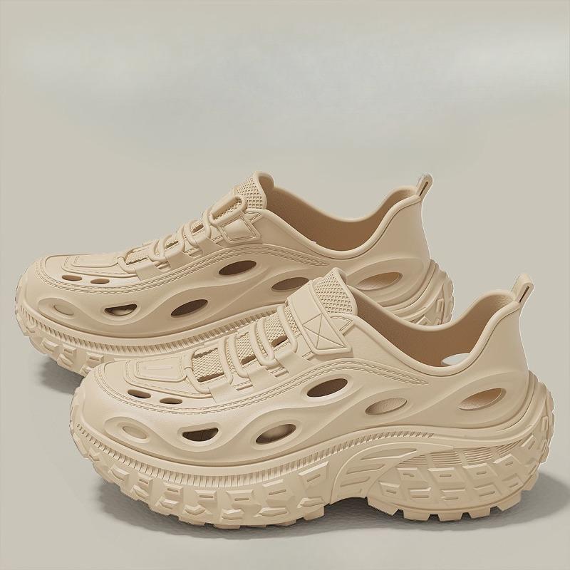 New Height-increasing Outdoor Anti-slip Sandals Are Worn Over Women's Shoes