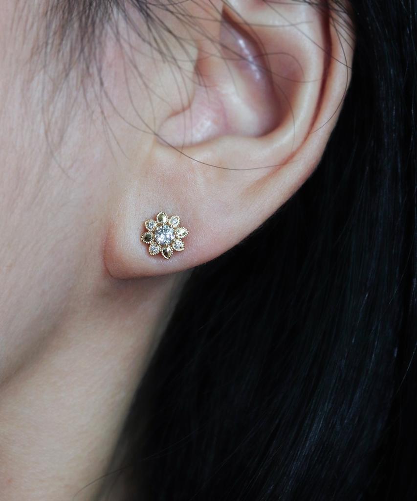 Anz Chemistry Lace Bloom Lab Diamond Earrings