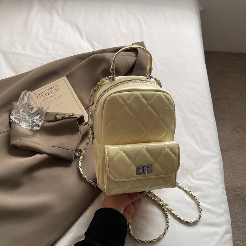 

2025 лето в этом году популярная мода маленькая ароматная текстура портативный маленький рюкзак ромбовидная цепочка повседневный рюкзак жёлтый