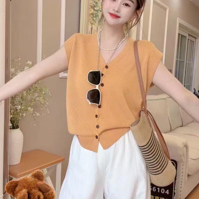 2026 Summer Women's Simple Solid Color Knit Top - Short-Sleeved, Single-Breasted, Round Neck, Age-Reducing Design