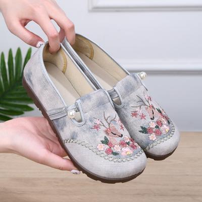 Ladies' Summer 2025 Breathable Soft Sole Anti-slip Mom Shoes Leisure Mesh Flat Embroidered Shoes Embroidery