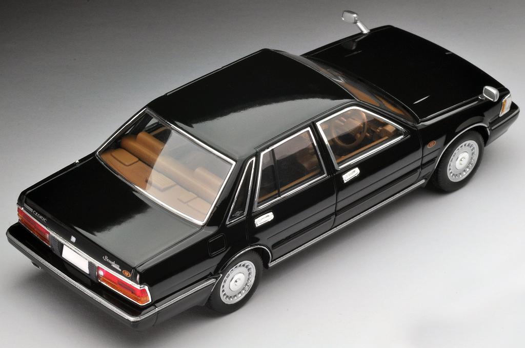 Tomica Limited Vintage Neo Cedric Sedan Black 1/43 LV-N43-18a (Finished Model)
