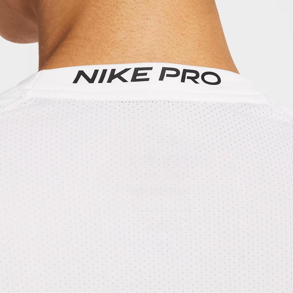 Nike T-Shirts Herren Weiß Rundhals FB7983-100