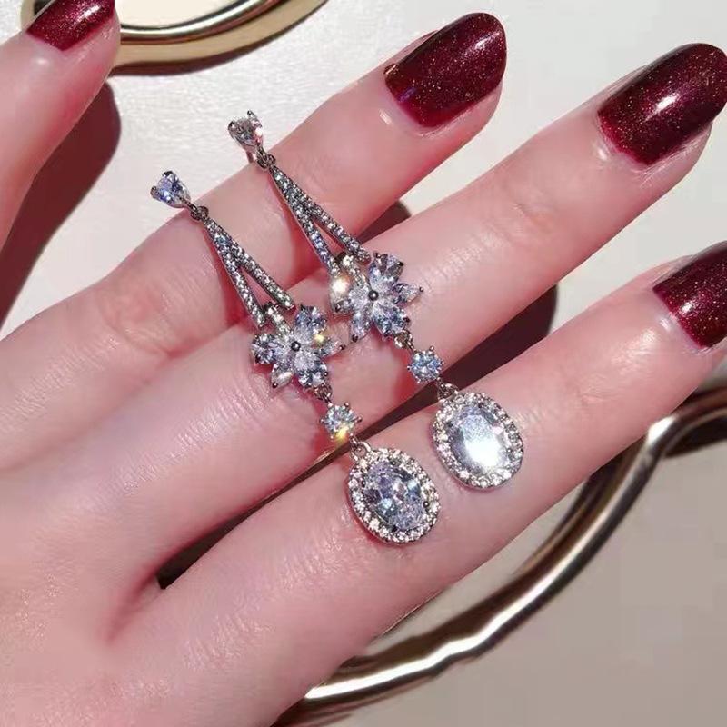 Elegant French-Inspired Rhinestone Cross Stud Earrings for Women - Fashionable, Versatile Zirconia Accessories