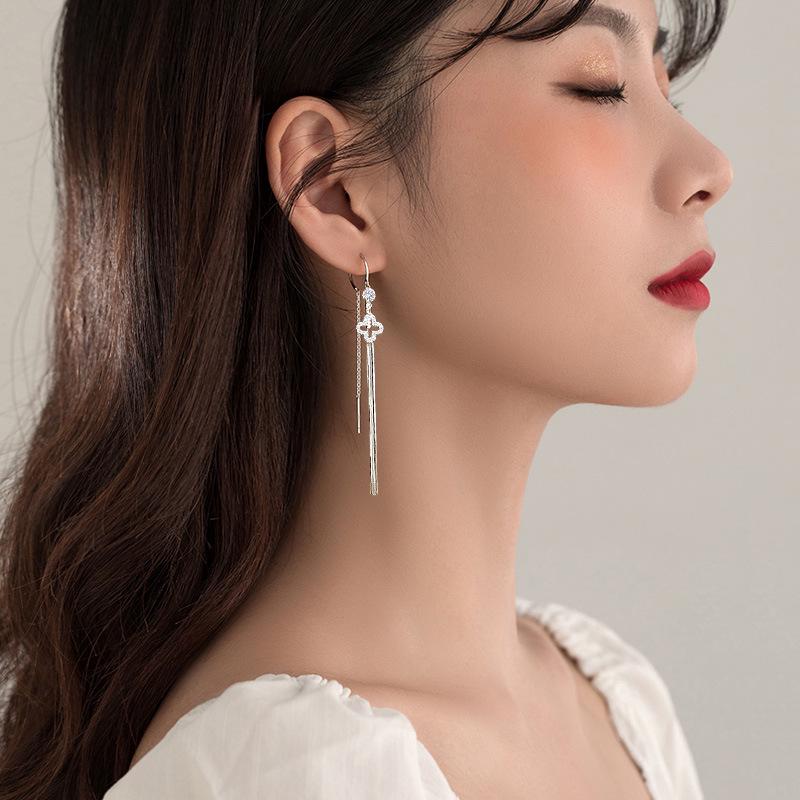 Elegant S925 Sterling Silver Four-Leaf Clover Tassel Earrings – Diamond-Inlaid, Anti-Lost, Versatile for Clubbing, Fashionable Ear Cuffs for Women