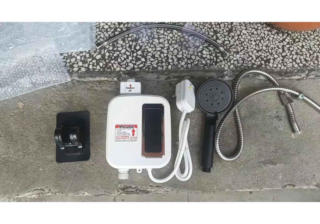 Energy-Efficient Instant Water Heater Shower for Safe, Constant Temperature in Small Spaces