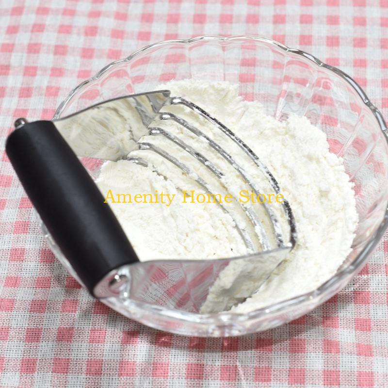 

F26C Heavy Duty Stainless Steel and Non-slip handle Dough Cutter for Pasta Cake China Mainland