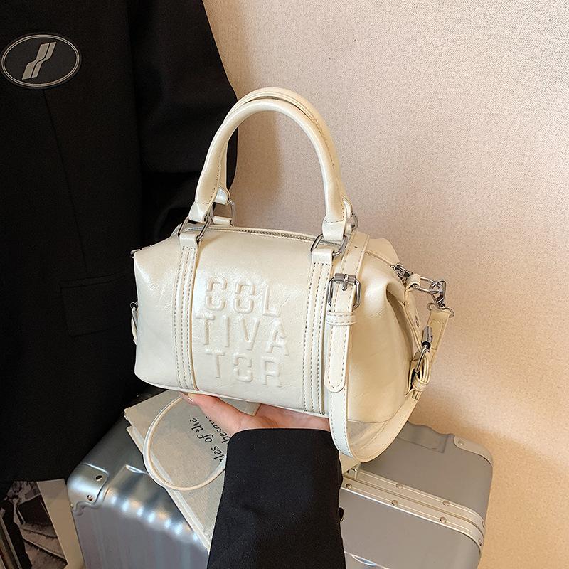 Simple Casual Handbag Bag Women's New Versatile Shoulder Messenger Bag Fashionable Commuter Pillow Bag