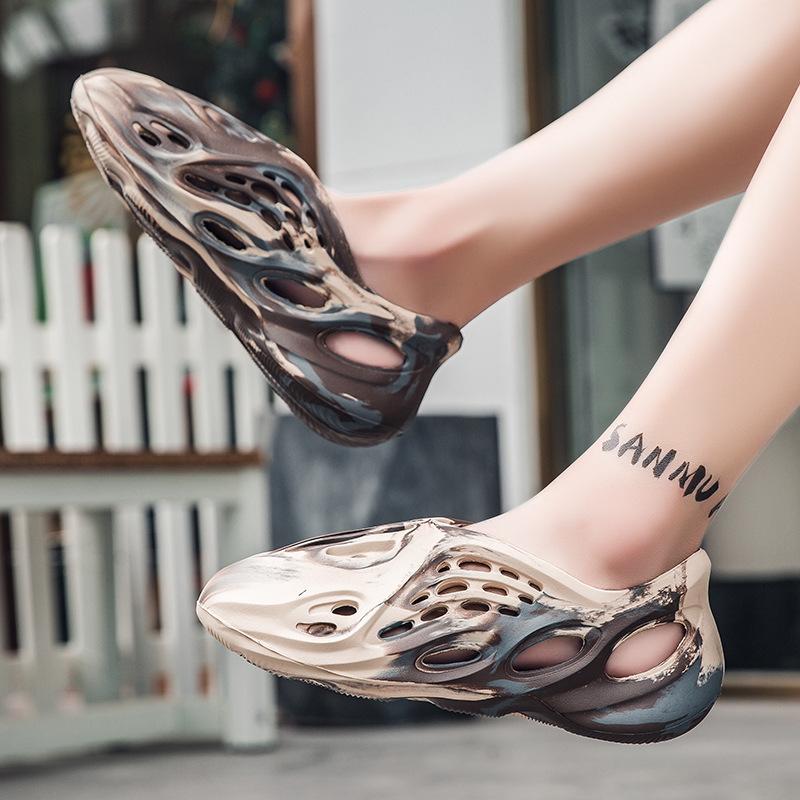 Summer New Camouflage Coconut Hole Sandals Roman Beach Shoes Casual Sandals Male Couple One Piece 2025