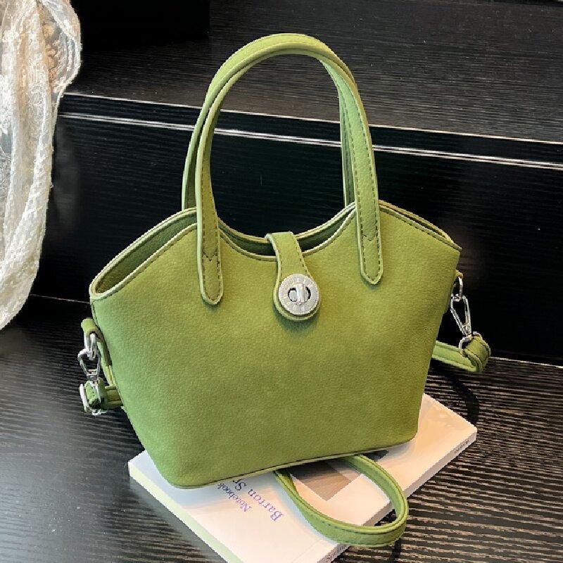 Retro bag women's large-capacity autumn new niche messenger bag casual portable commuter bucket bag