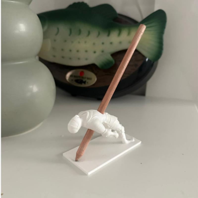 Vintage Knight Armor Pen Holder Funny "Impaled" Pencil Stand Gothic Style Figurine Desk Decorations Office Home Stationery Boxes