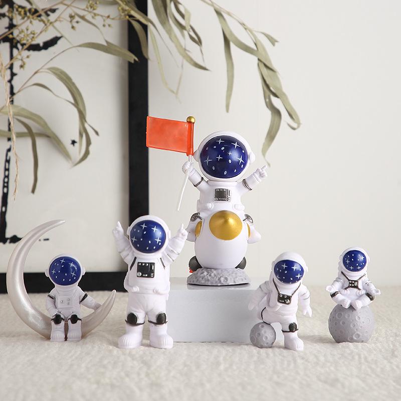 Small Resin Astronaut Figurine - Perfect for Home Decor, Valentine's, or Birthday Gift