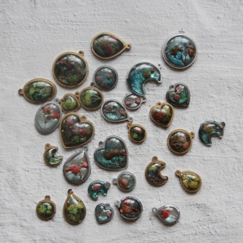 Heart Oval Moon Round Resin Pendant Silicone Molds with 15 Cavities For Handmade Resin Pendant Jewelry Crafting