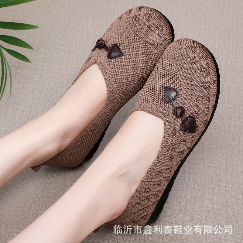 New spring and summer old Beijing cloth shoes women's soft soles breathable casual shoes non-slip shallow flying weave middle old mother single shoes