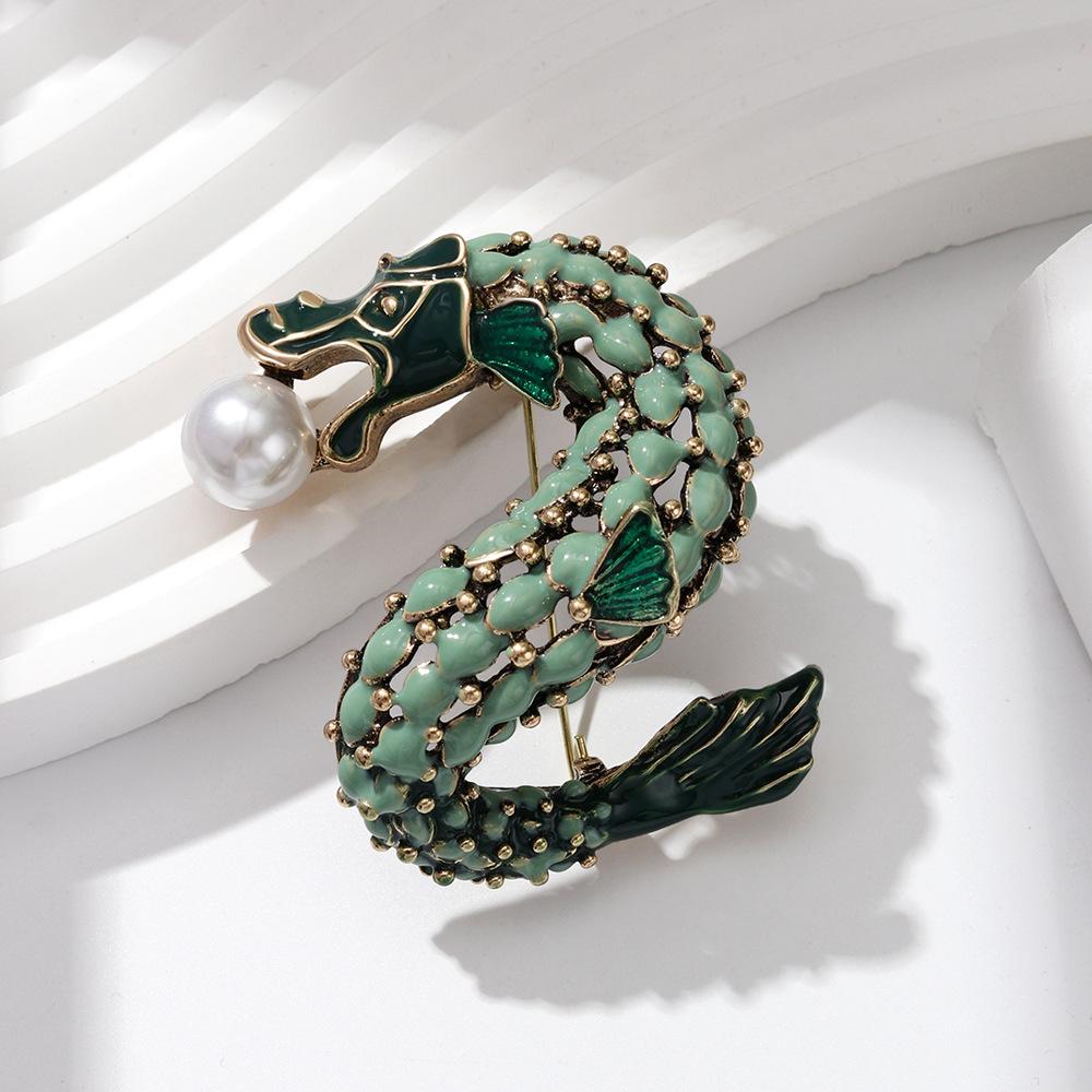 Xiao Qinglong brooch, high-end accessories for women, chest flower brooch, retro, design sense, niche, personality, versatile