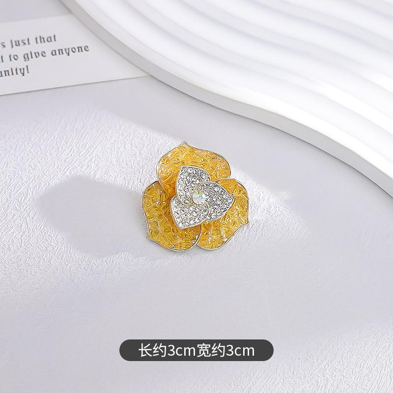 

Брошь-цветок из циркония со стразами, женская, элитная, дизайн корсажа, нишевая булавка, женская, роскошный темперамент, изысканное сочетание