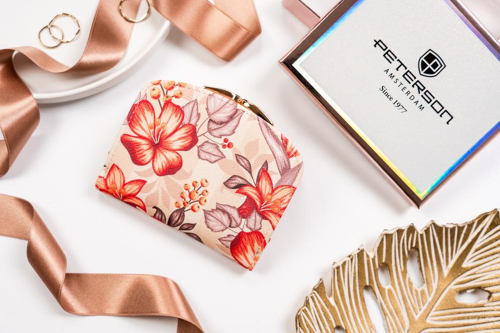 Small Women's Wallet Made of Eco-leather - Peterson