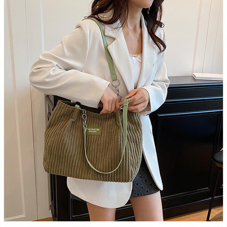Oversized Cotton Chain Shoulder Tote Bag for Women, Lazy Fashion Commute Handbag, Spacious Crossbody Work Bag CLE