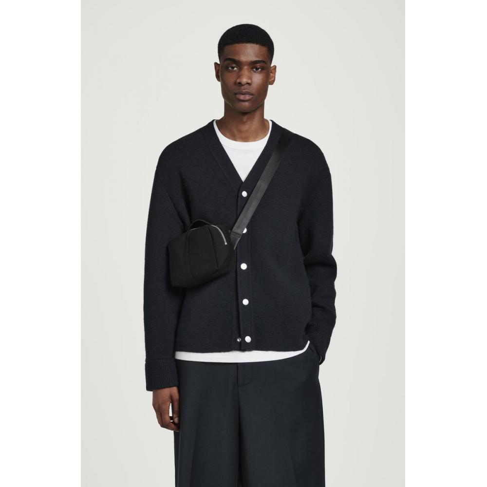 

COS Японская сумка-кроссбоди Boxy Canvas Black/NOSIZE