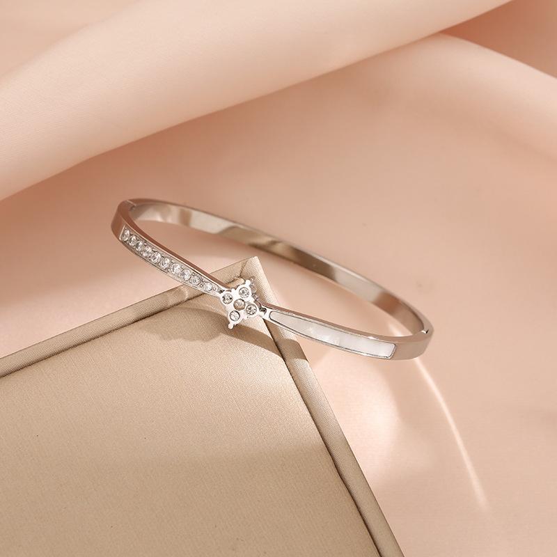 

Браслет с четырьмя листочками клевера и микроинкрустацией из циркона, высококачественный браслет на ощупь