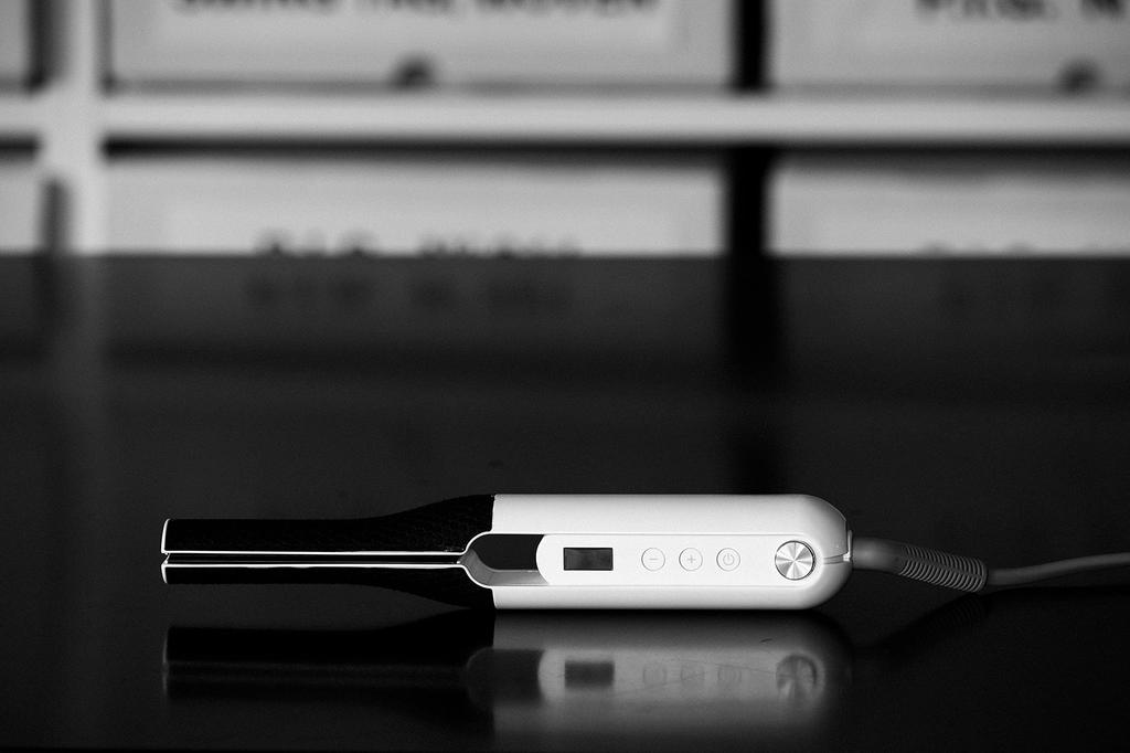 [Official Store Exclusive] cado BI-G1 (White) Straight Hair Iron, 24cm, Home Appliance, Beauty, Compact, Simple, Lightweight