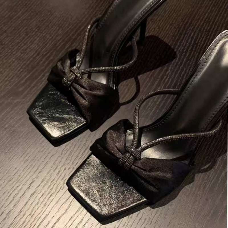 Xiaoxiangfeng sandals women's skirt 2025 summer explosion thin heel square head open toe foreign style wear high heel cool slippers