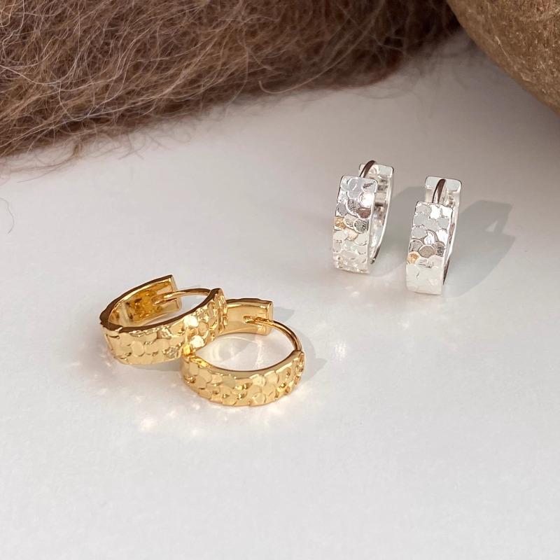 Vintage Scale-shaped Ear Ring, Small-scale, Unique Hammered Pattern, Delicate and Icy Ear Stud, Exquisite and Versatile Accessory