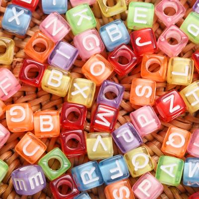 80 szt. 6mm Kwadratowe Akrylowe Sześcian Litera Luźny Koralik do Tworzenia Biżuterii Bransoletki DIY Ręcznie Robione Materiały Zawieszki Akcesoria