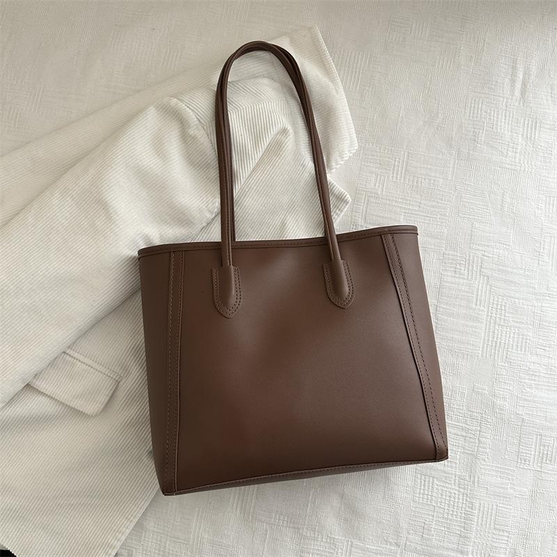 

Retro large-capacity portable tote bag women s 2025 winter new Korean version fashion shoulder bag trendy versatile underarm bag коричневый