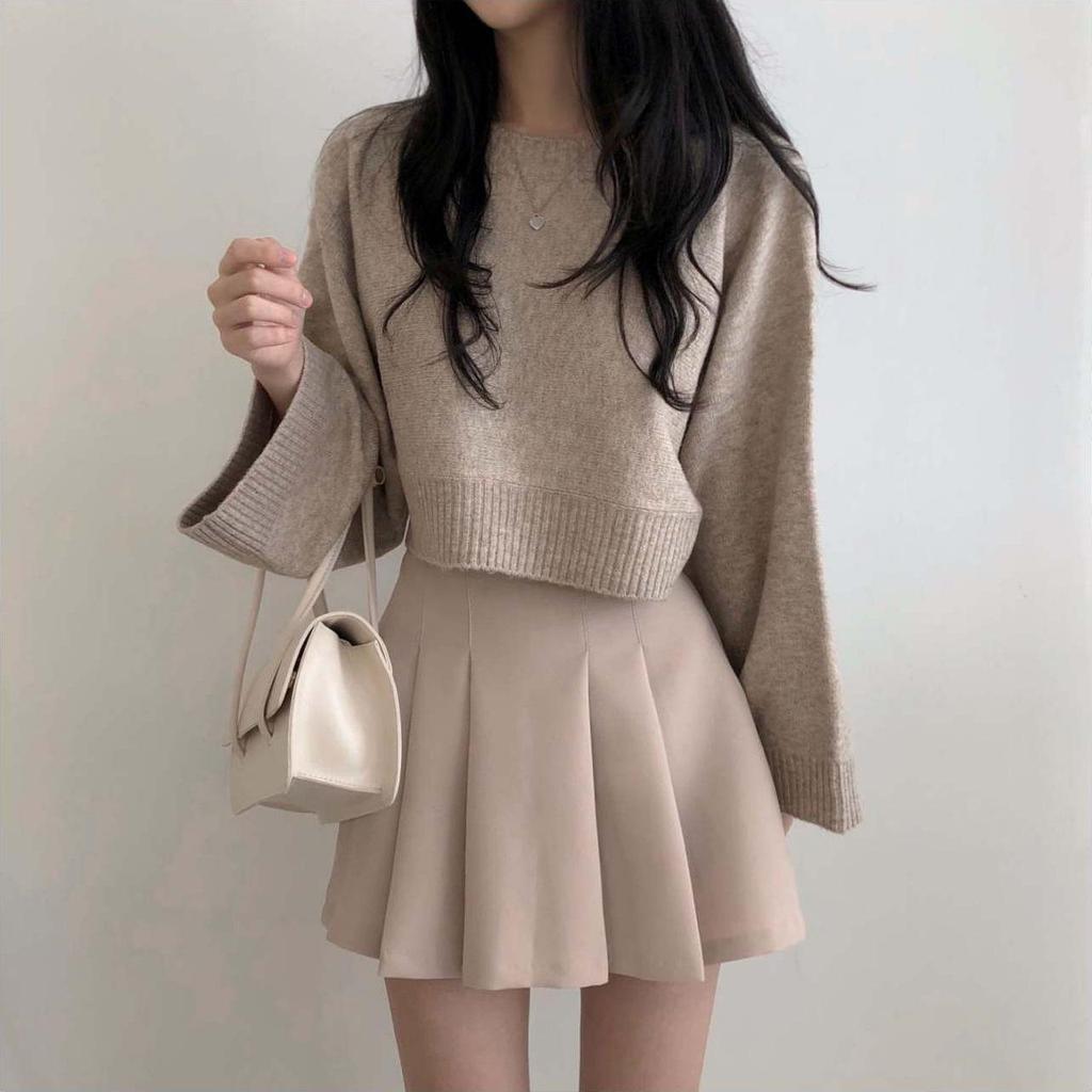 Korean Chic Long-Sleeve Knit Sweater: Women's Petite, Loose, Round Neck, Solid Color, Early Spring Style.