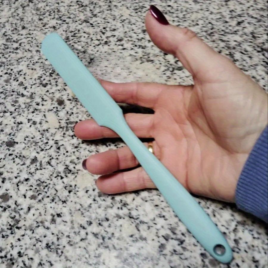 1 Piece Random Color Food Scraper Non Stick Design Heat-resistant Kitchen Utensil Suitable for Home and Professional Baking