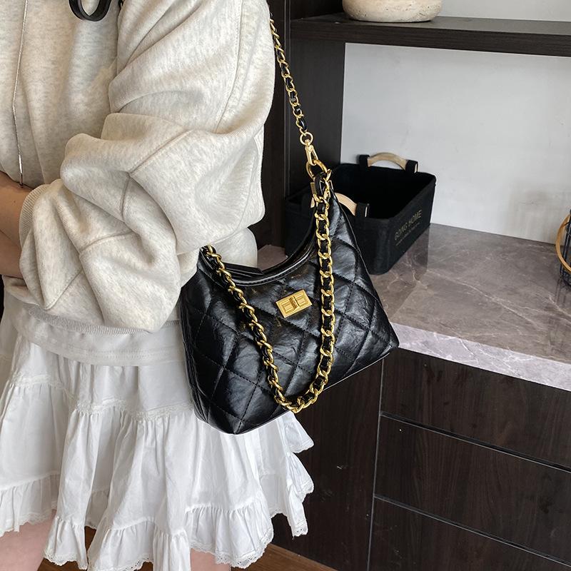 

Premium sense Xiaoxiangfeng bag women s new 2025 autumn and winter fashion diamond chain bucket bag versatile messenger bag