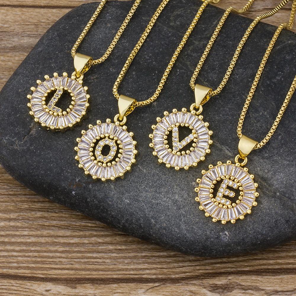 A piece of A-Z letters elegant and beautiful pendant necklace suitable for women men's initials fashionable versatile jewelry accessories