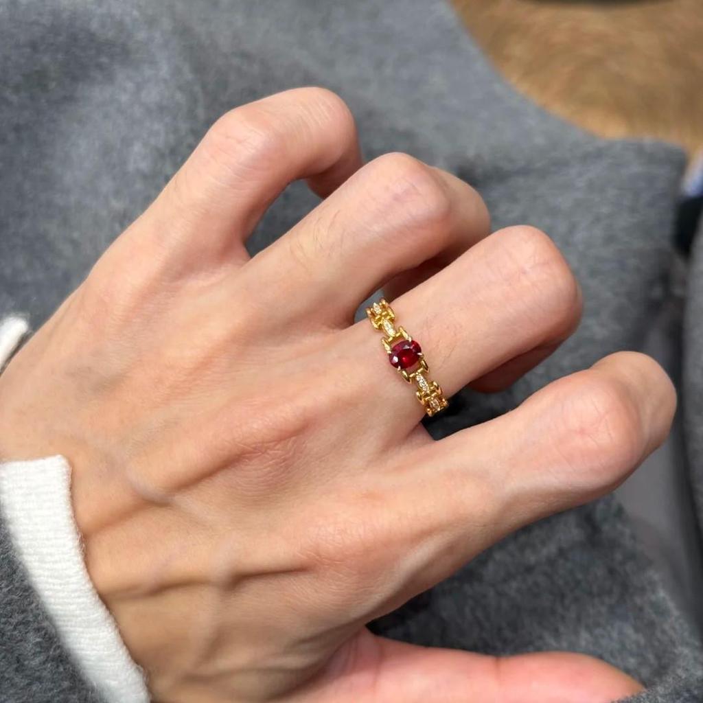 Italian French Pigeon Blood Gemstone Chain Ring - Geometric Design, Light Luxury, Versatile Style.