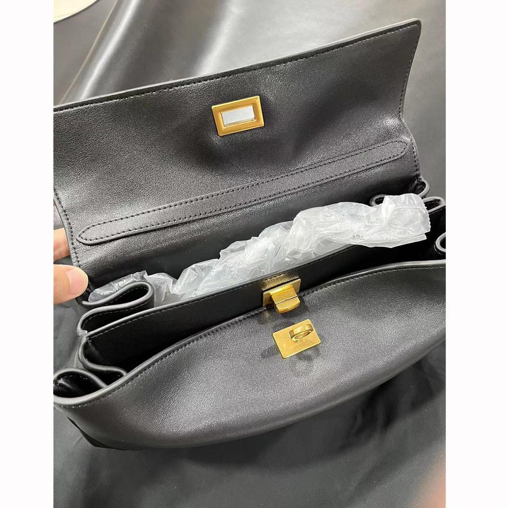 Leather Handbags Are Fashionable and Versatile. Large and Small Tote Bags, Commuter Single-shoulder Crossbody Bags