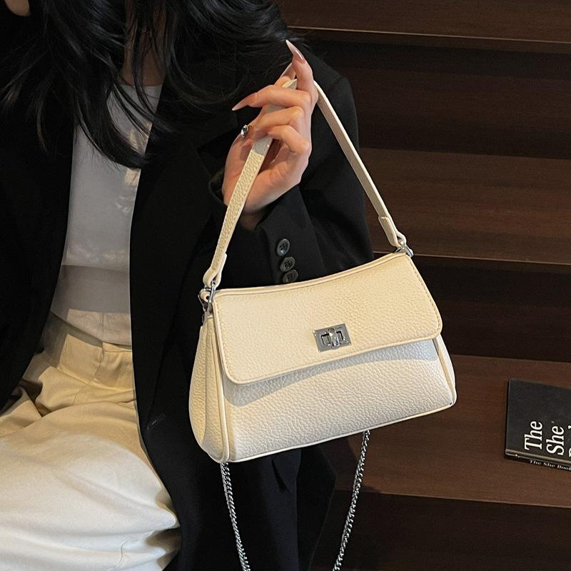 Commuter large-capacity bag women's spring summer new fashion shoulder underarm bag texture handbag small square bag
