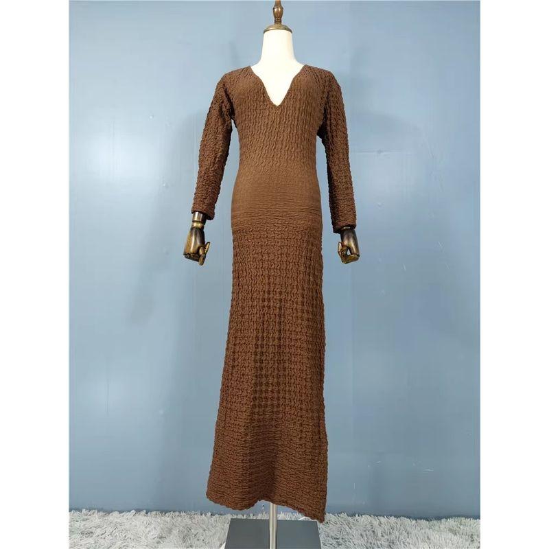 

Заказ внешней торговли Элегантная текстура 2024 Мятый вогнуто-выпуклый на ощупь Эластичный облегающий базовый верхняя одежда Белое платье Maroon L(12)