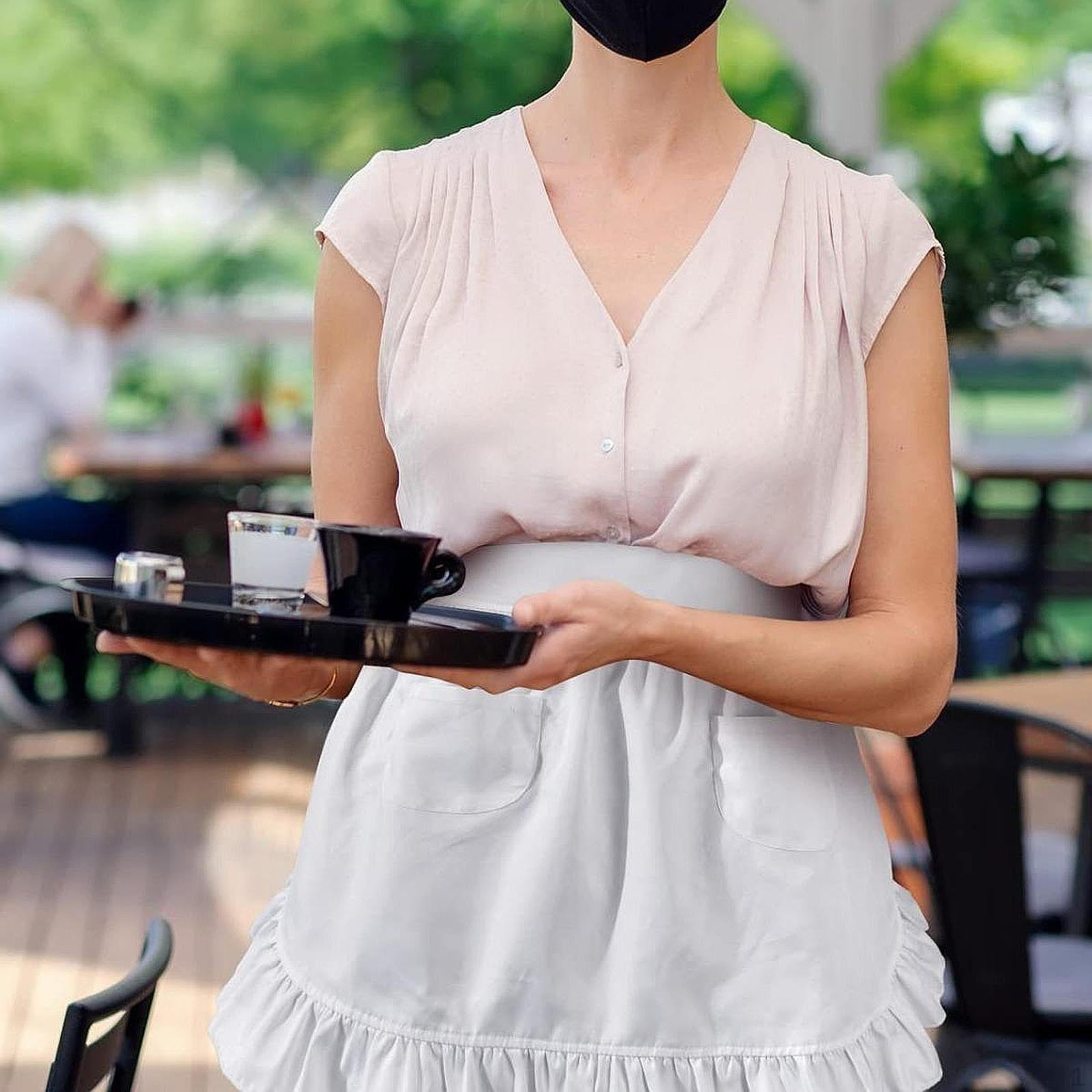 

Half Apron with Pockets for Cooking and Gardening Tasks білий