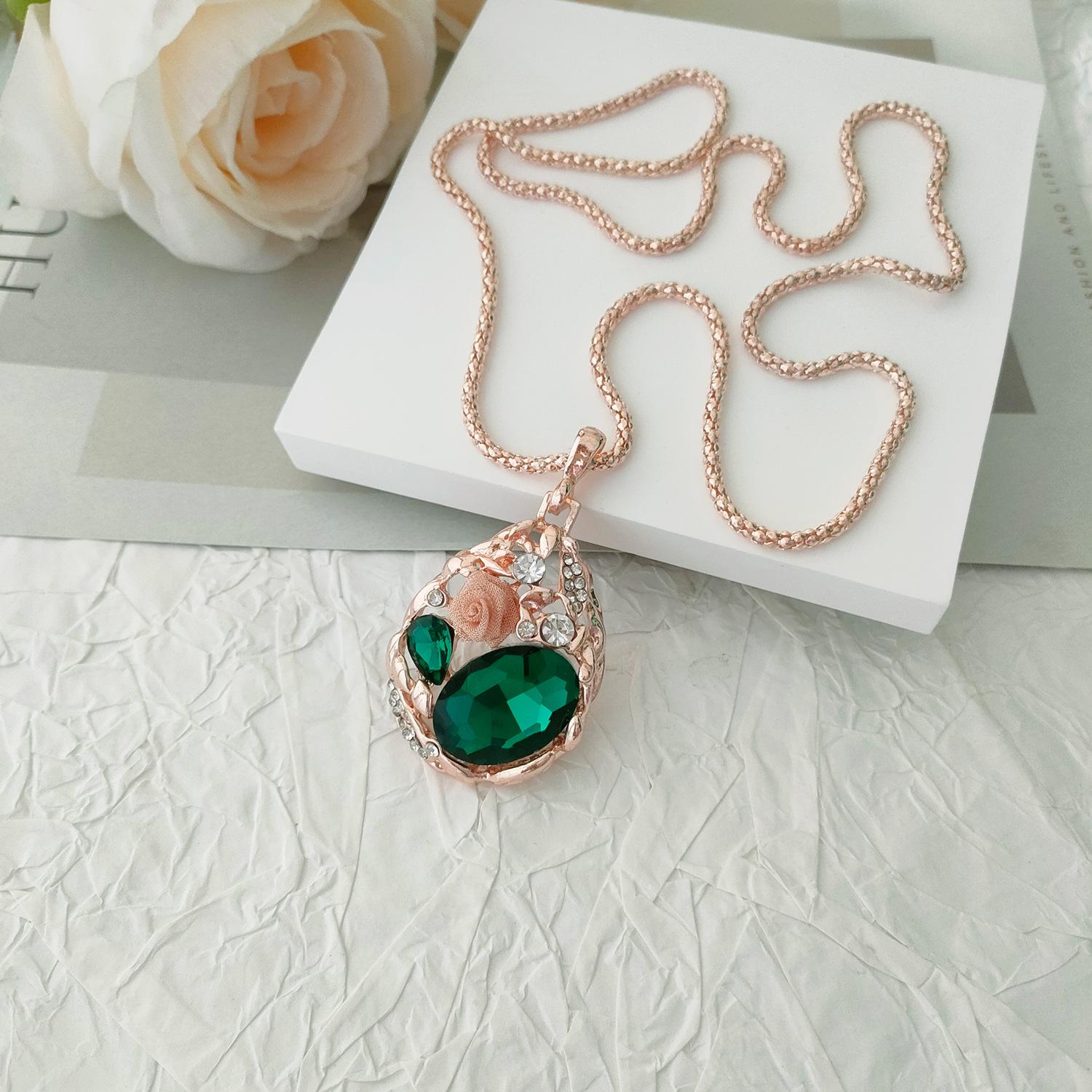 Elegant Rose Flower Long Necklace: Fashionable Versatile Sweater Chain for Women s Autumn/Winter