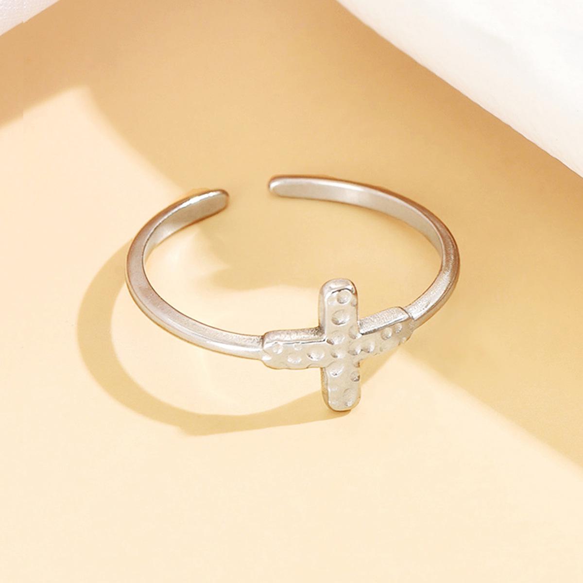 Retro Stainless Steel Hammered Cross Ring - Unique Personality Design