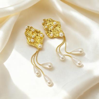 European and American ancient style pleated pearl fringed stud earrings women's niche design sense exaggerated earrings long fashion earrings
