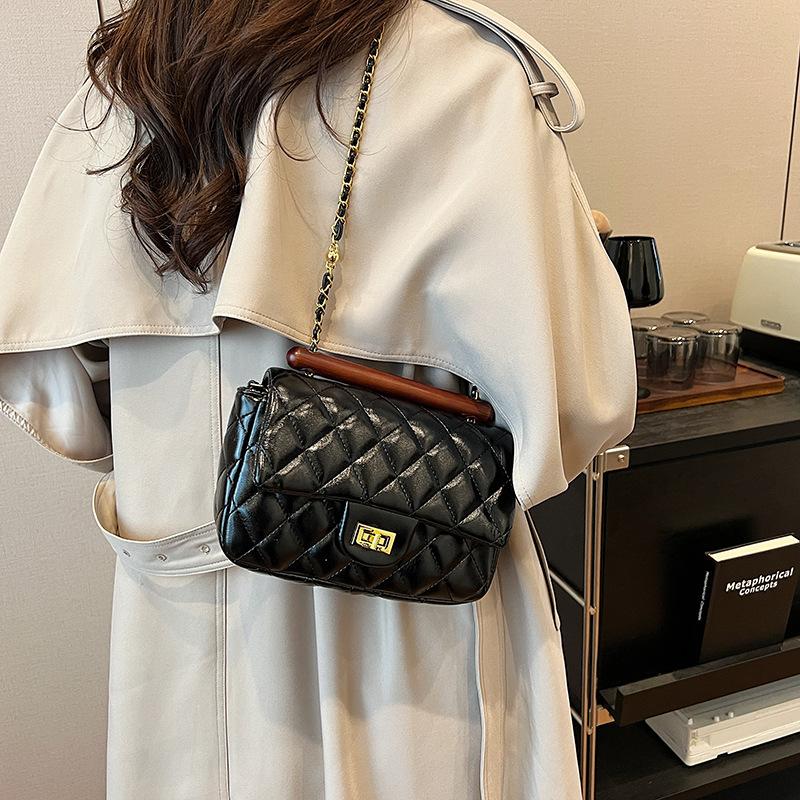 Niche High-end Fashion Bag Women's New 2025 Solid Color Xiaoxiangfeng Diamond Chain Bag Versatile Shoulder Bag