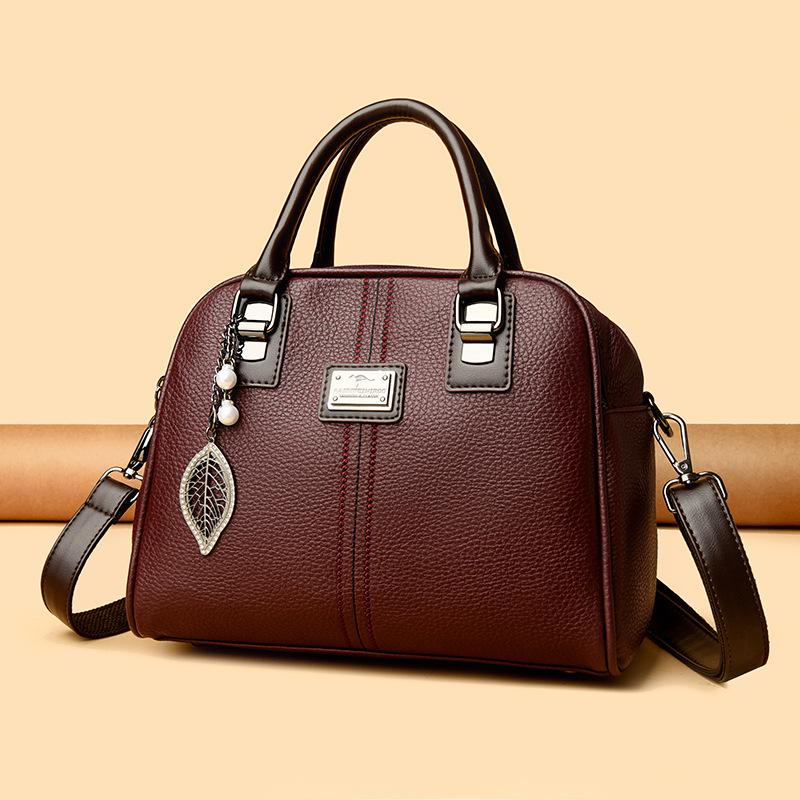 The Crossbody Bag Is Fashionable and Elegant. It Is A Single-shoulder Handbag for Women