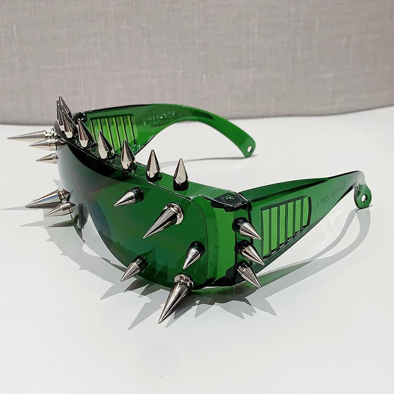 Steampunk Big Frame Nail Rivet Sunglasses Women For Men Vintage Luxury Brand Designer Sun Glasses Popular One Piece Shades