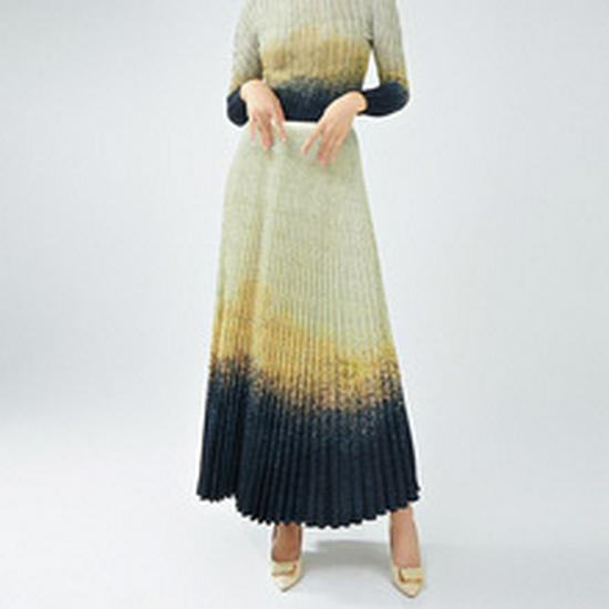 Miyake Pleated Women's Summer Two-Piece Suit - Elegant Age-Reducing Set