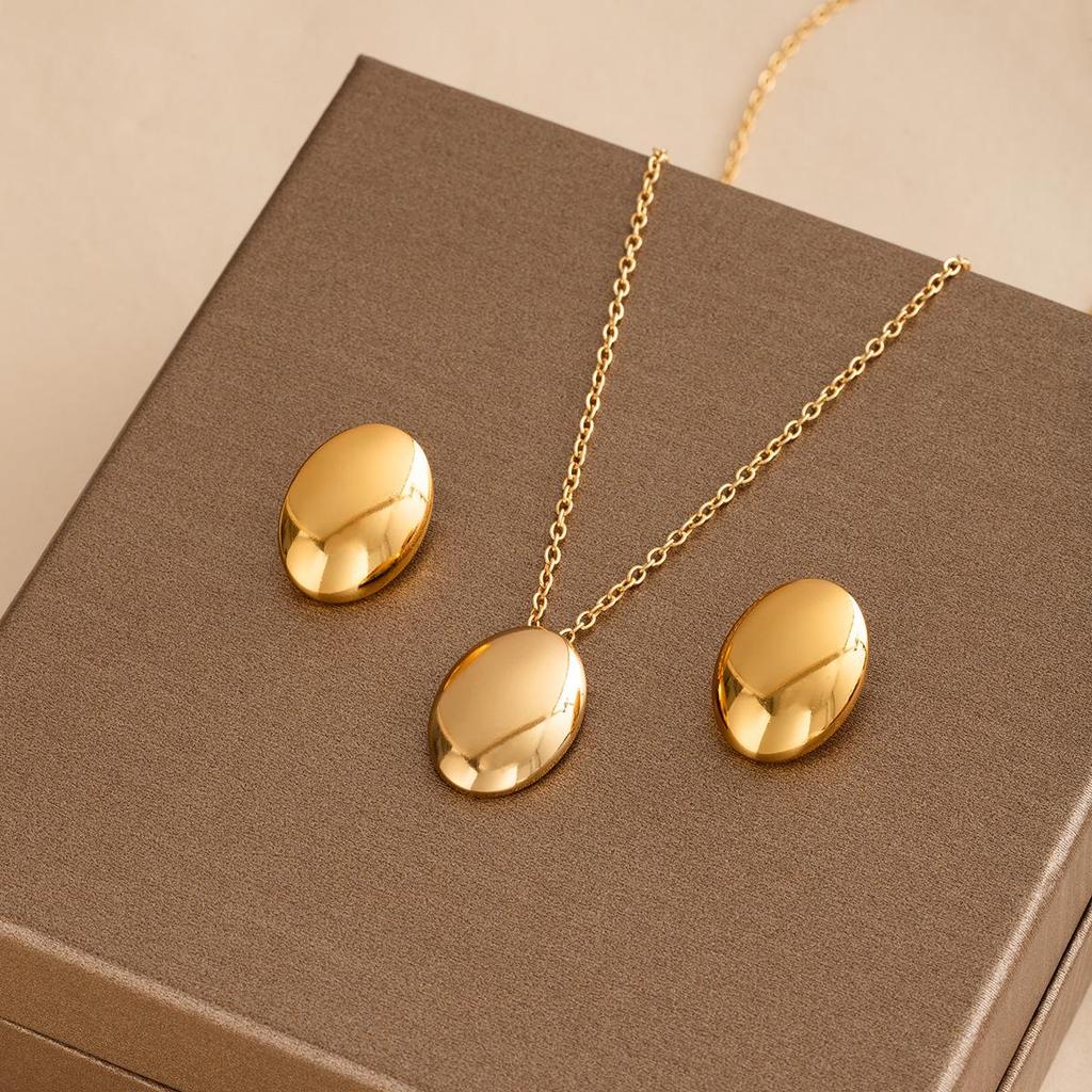 Geometric Star Earring & Necklace Set: French Retro Light Luxury Style