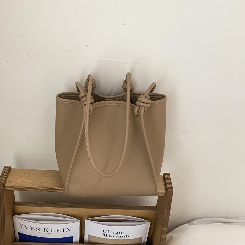 Women’s Minimalist Knot Handle Tote Bag for Daily Casual Use with Textured Leather Look and Structured Geometric Design